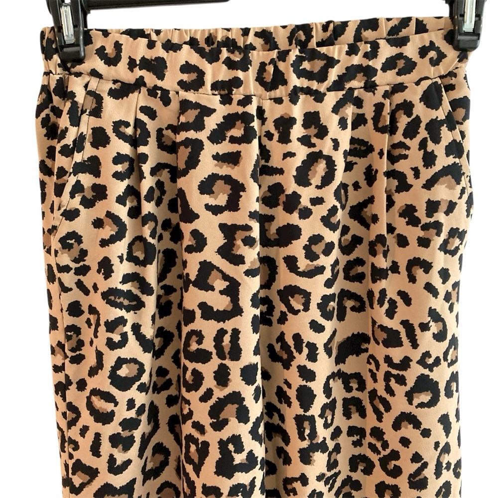 Ardene | Cropped Leopard Print Pants - Picture 3 of 7